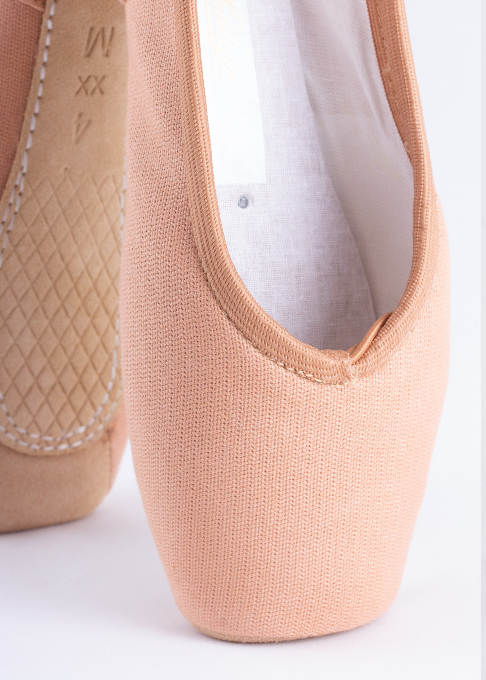 Tan pointe shoes discount